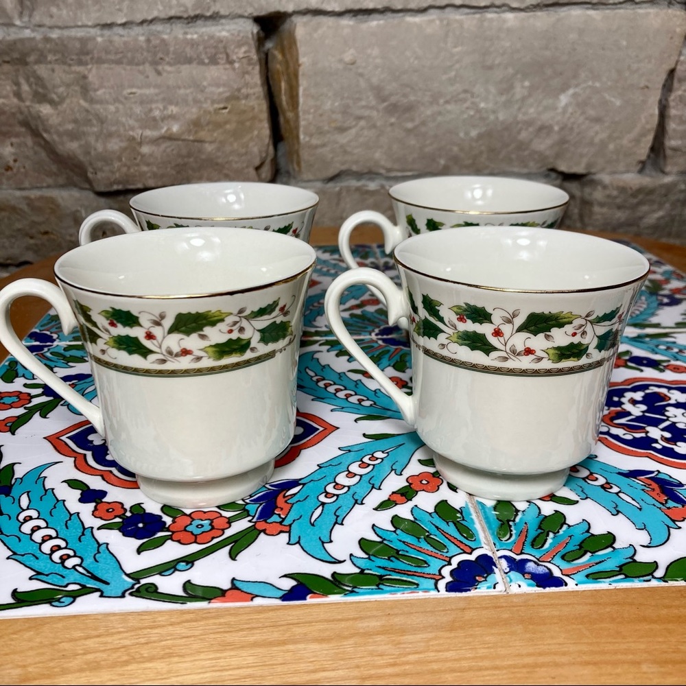 Vintage “Home for the Holiday” Holly Holidays Mugs